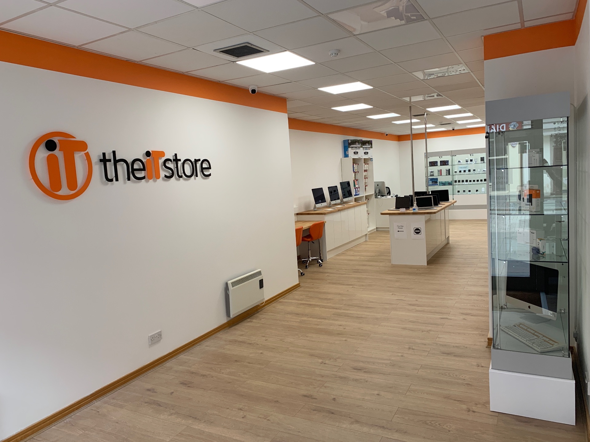 ShopFit - The IT Store - City Quay Joinery & Building Services