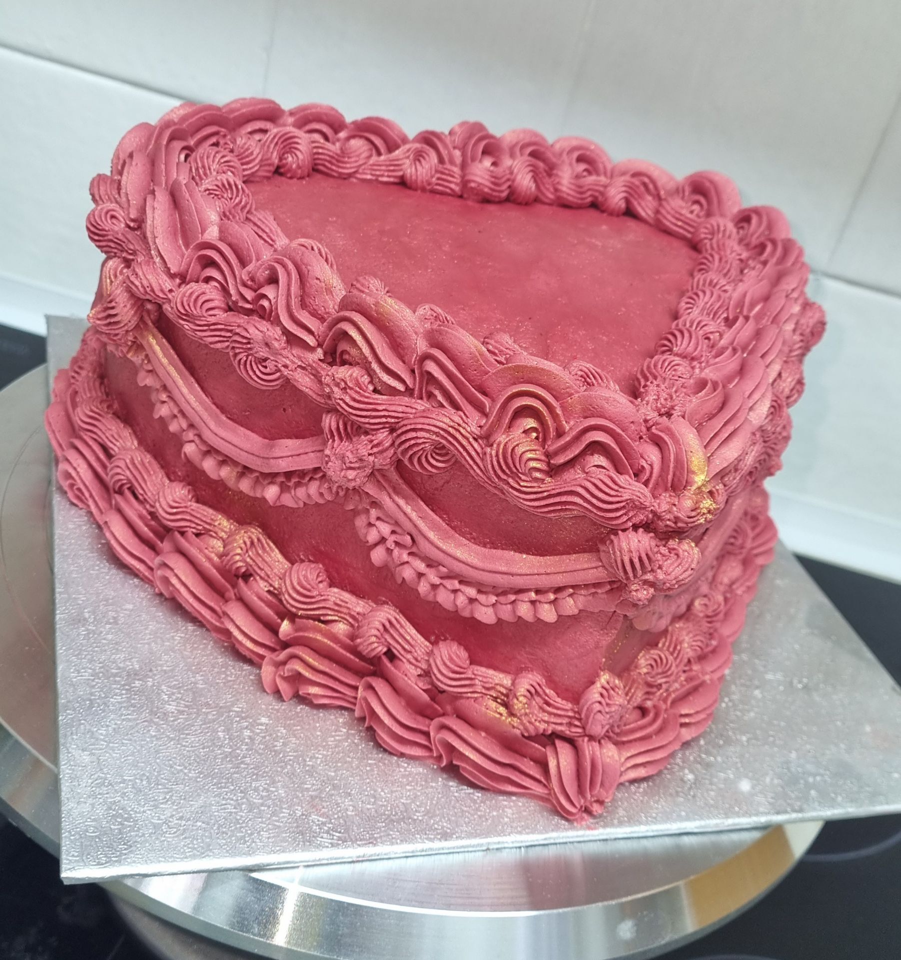 Vintage Lambeth Heart Cake - Knead Me Harder Bakery