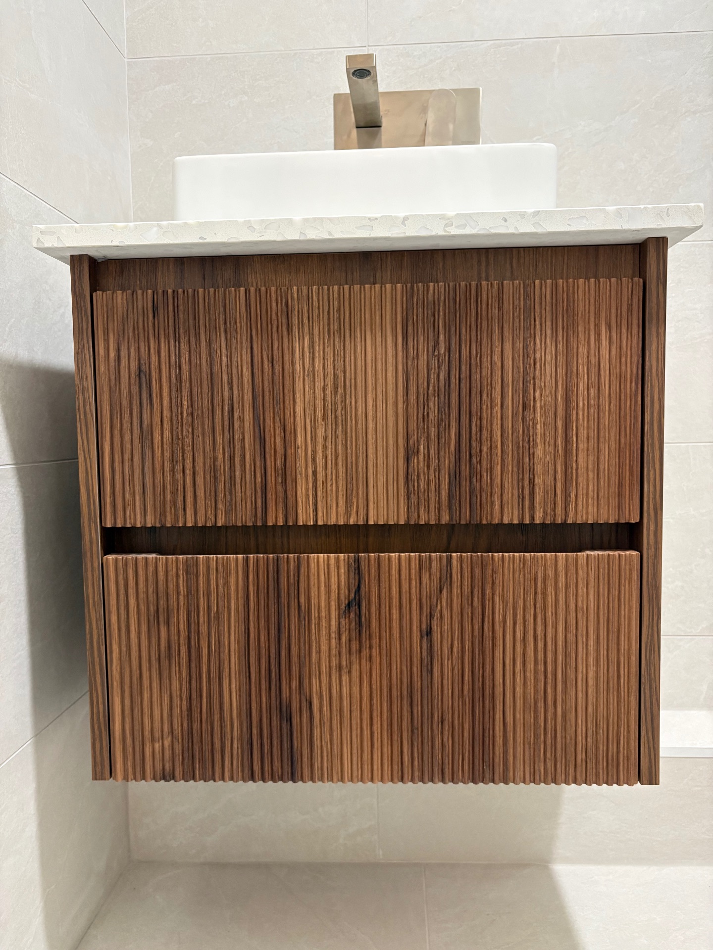 Walk-in shower - Mint Plumbing And Bathrooms
