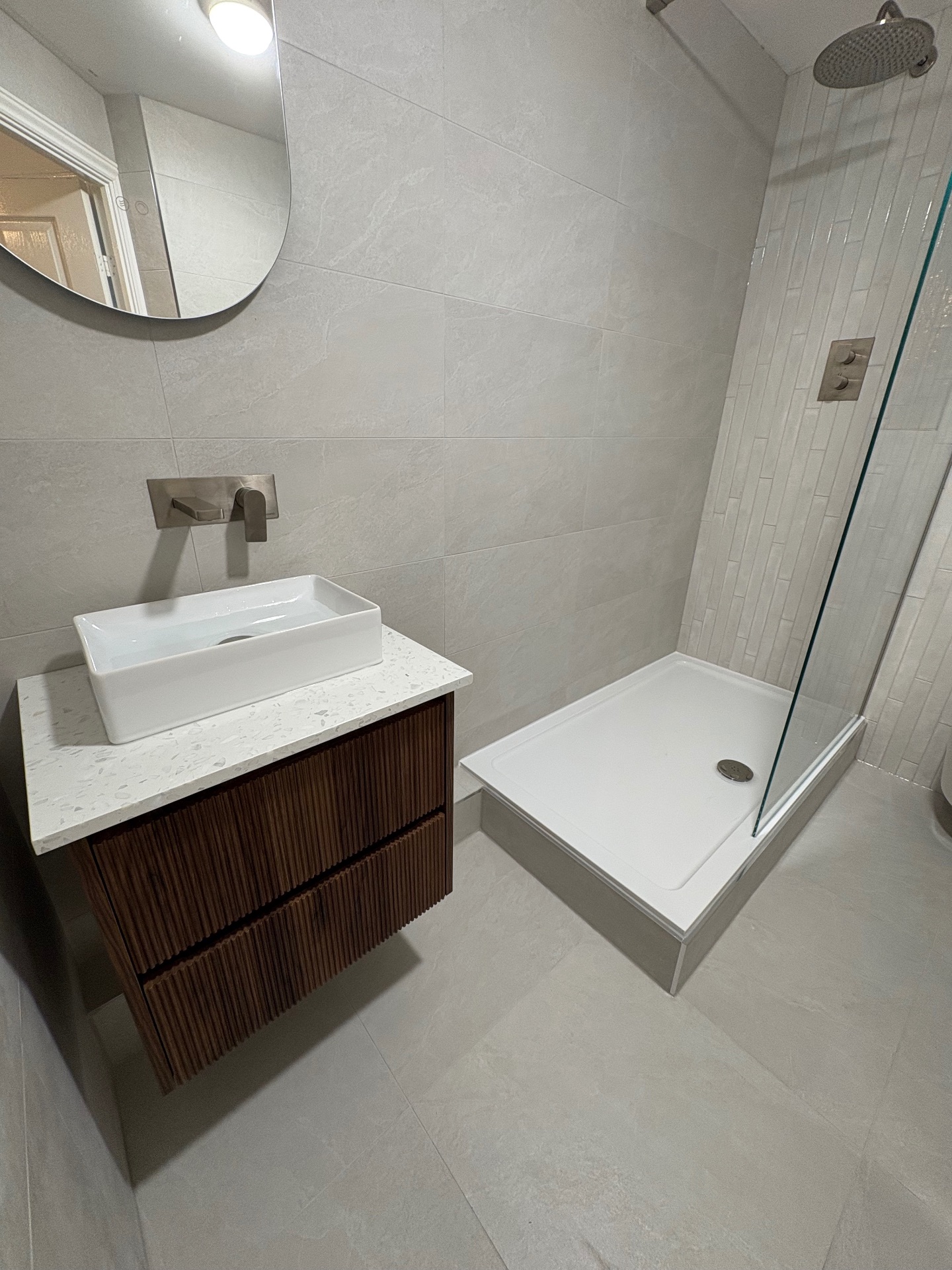 Walk-in shower - Mint Plumbing And Bathrooms