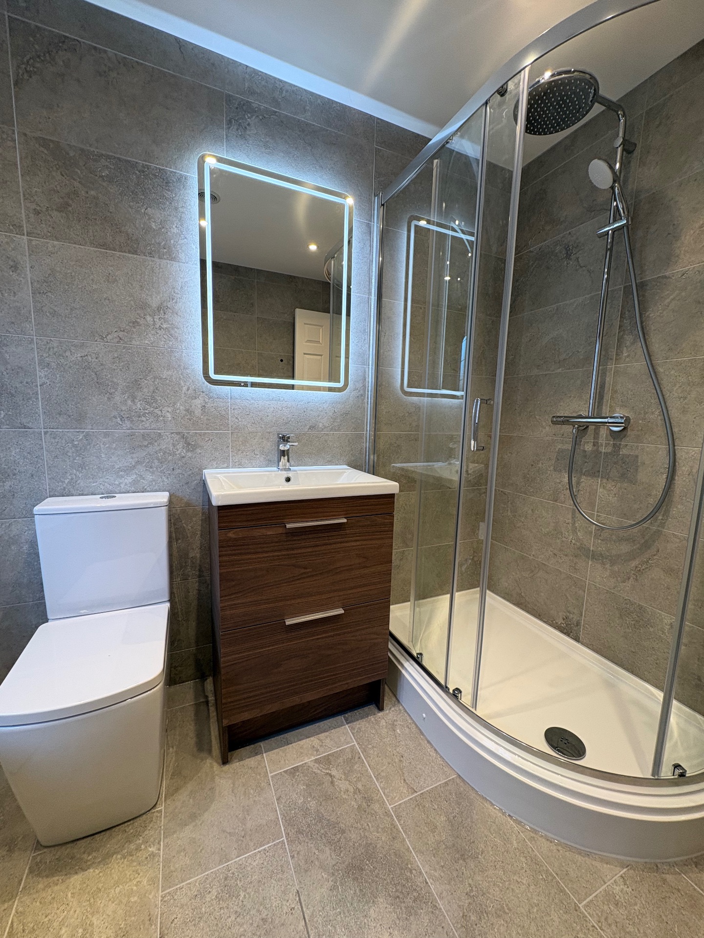 Bathroom with separate shower - Mint Plumbing And Bathrooms
