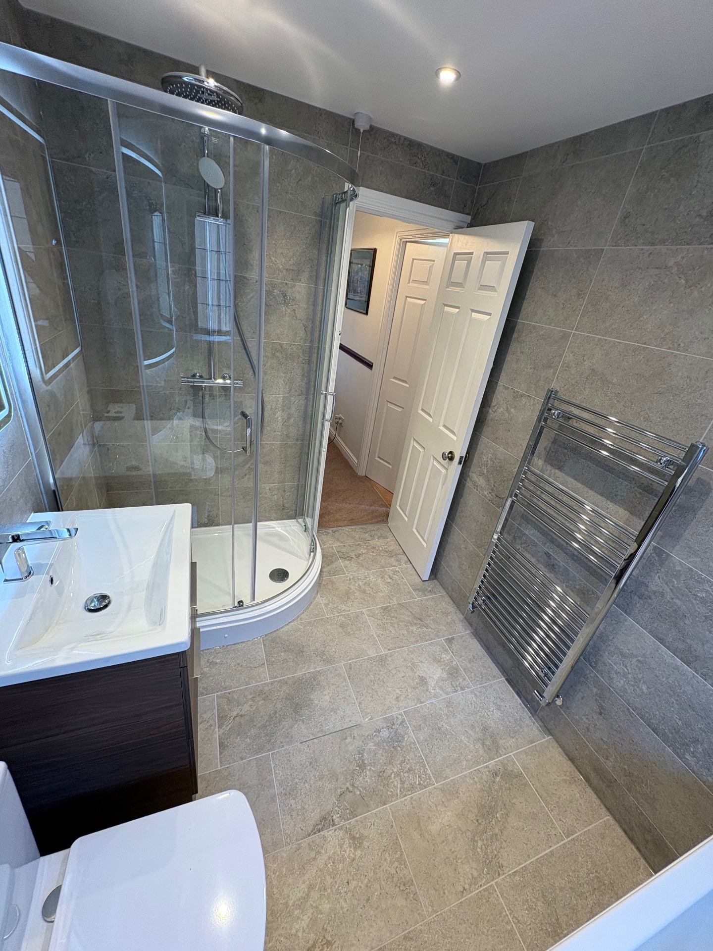 Bathroom with separate shower - Mint Plumbing And Bathrooms