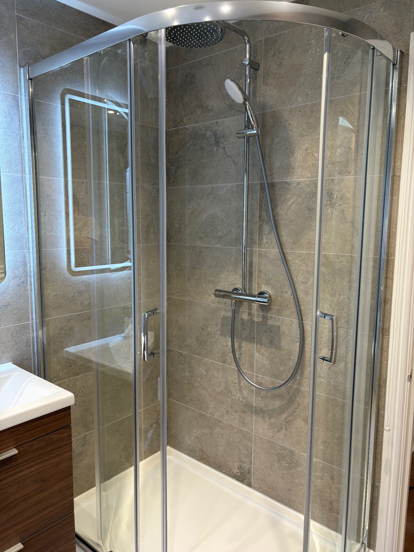 Bathroom with separate shower - Mint Plumbing And Bathrooms