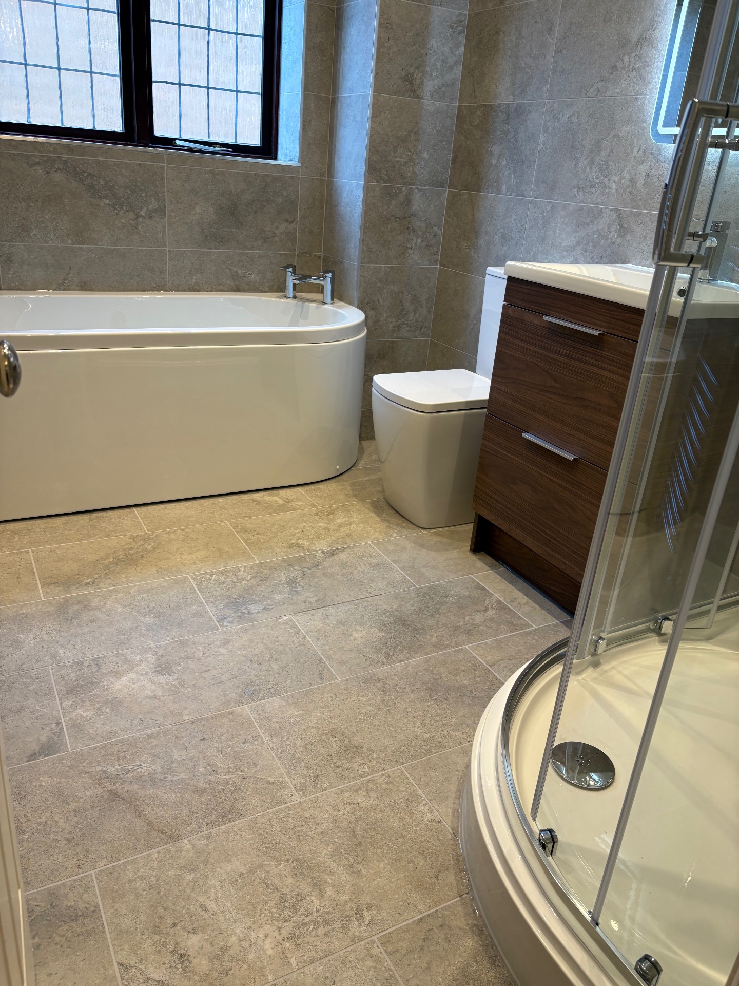 Bathroom with separate shower - Mint Plumbing And Bathrooms