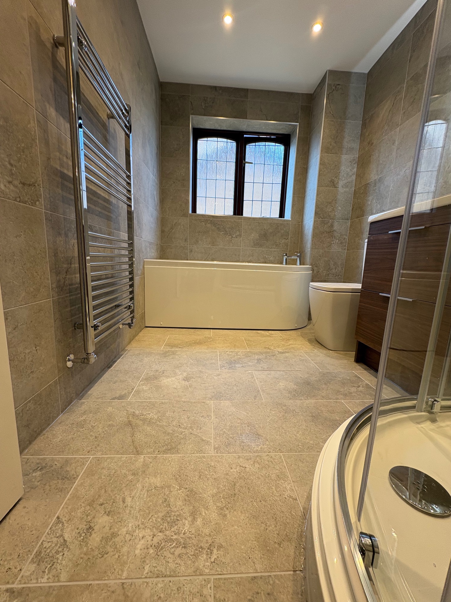 Bathroom with separate shower - Mint Plumbing And Bathrooms